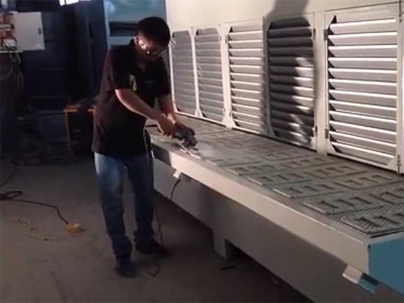 Grinding table dust removal