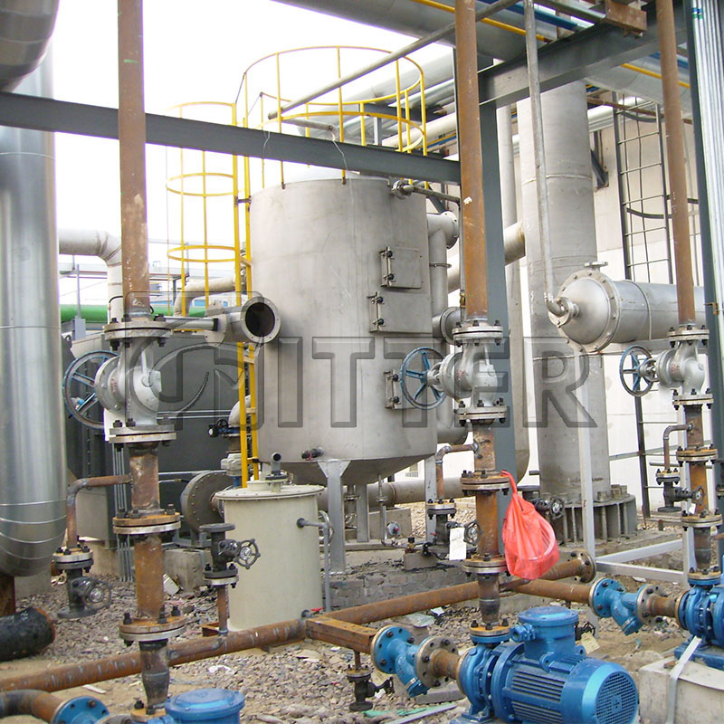 Steam heating activated carbon adsorption and desorption system